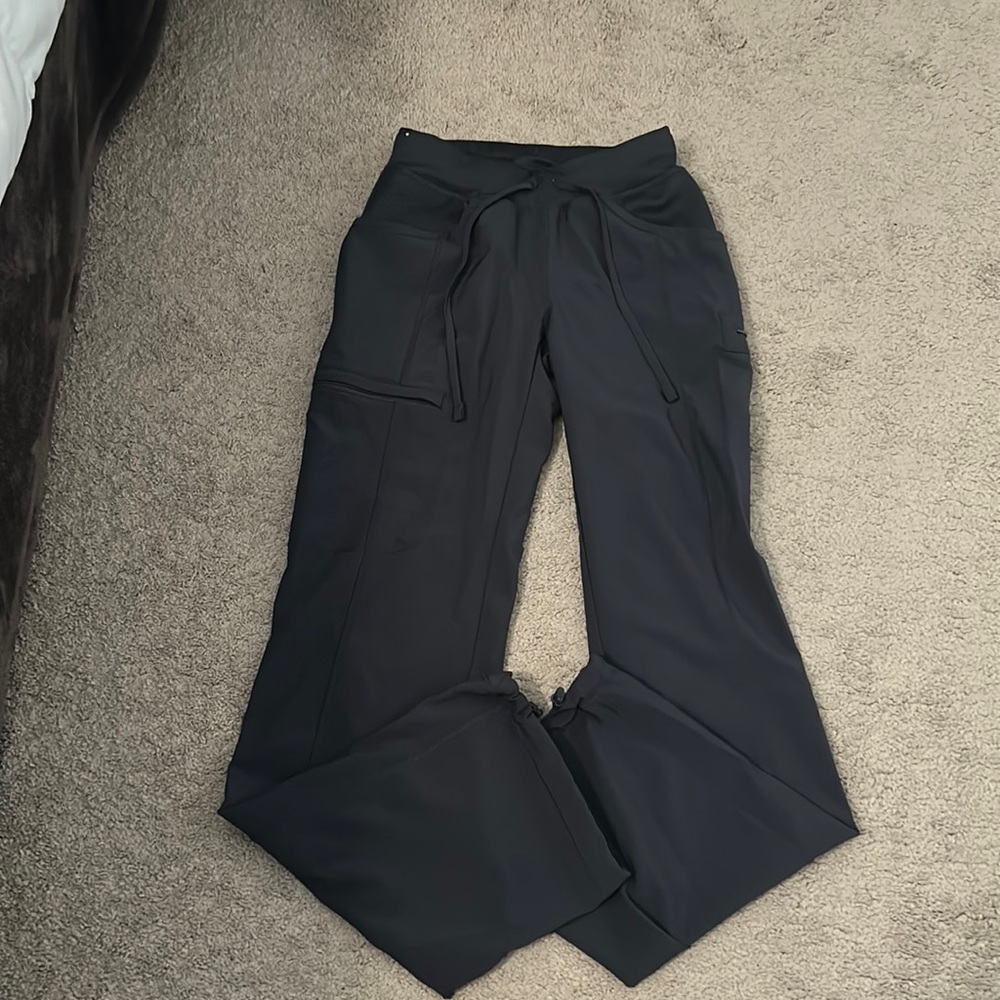 Cherokee infinity scrub pant